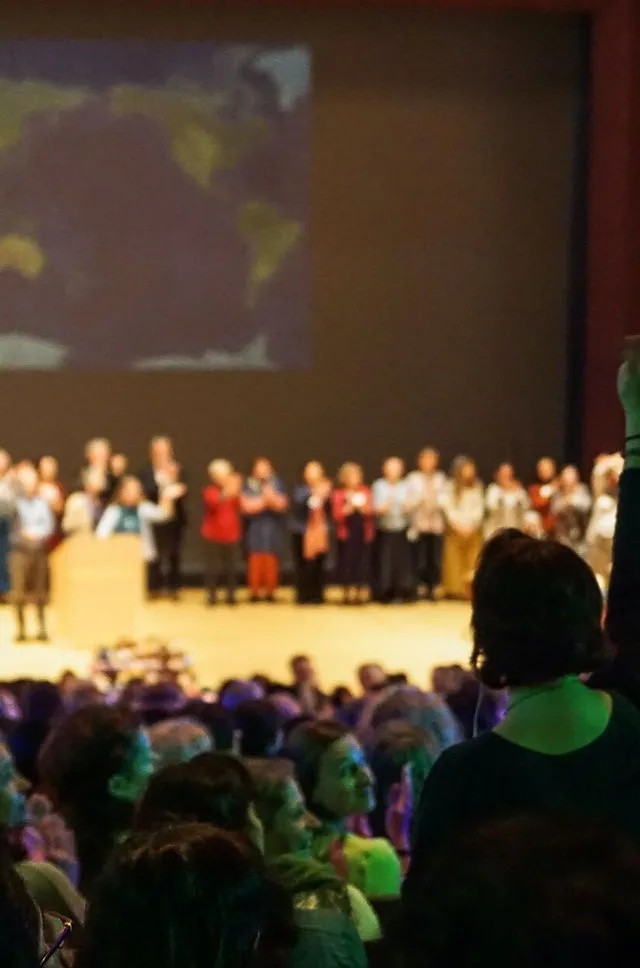L’Université libre organise des congrès, des rencontres, des séminaires, des colloques, des cours, ainsi que de multiples projets artistiques ou culturels, et développe aussi des organes communication et de publication.